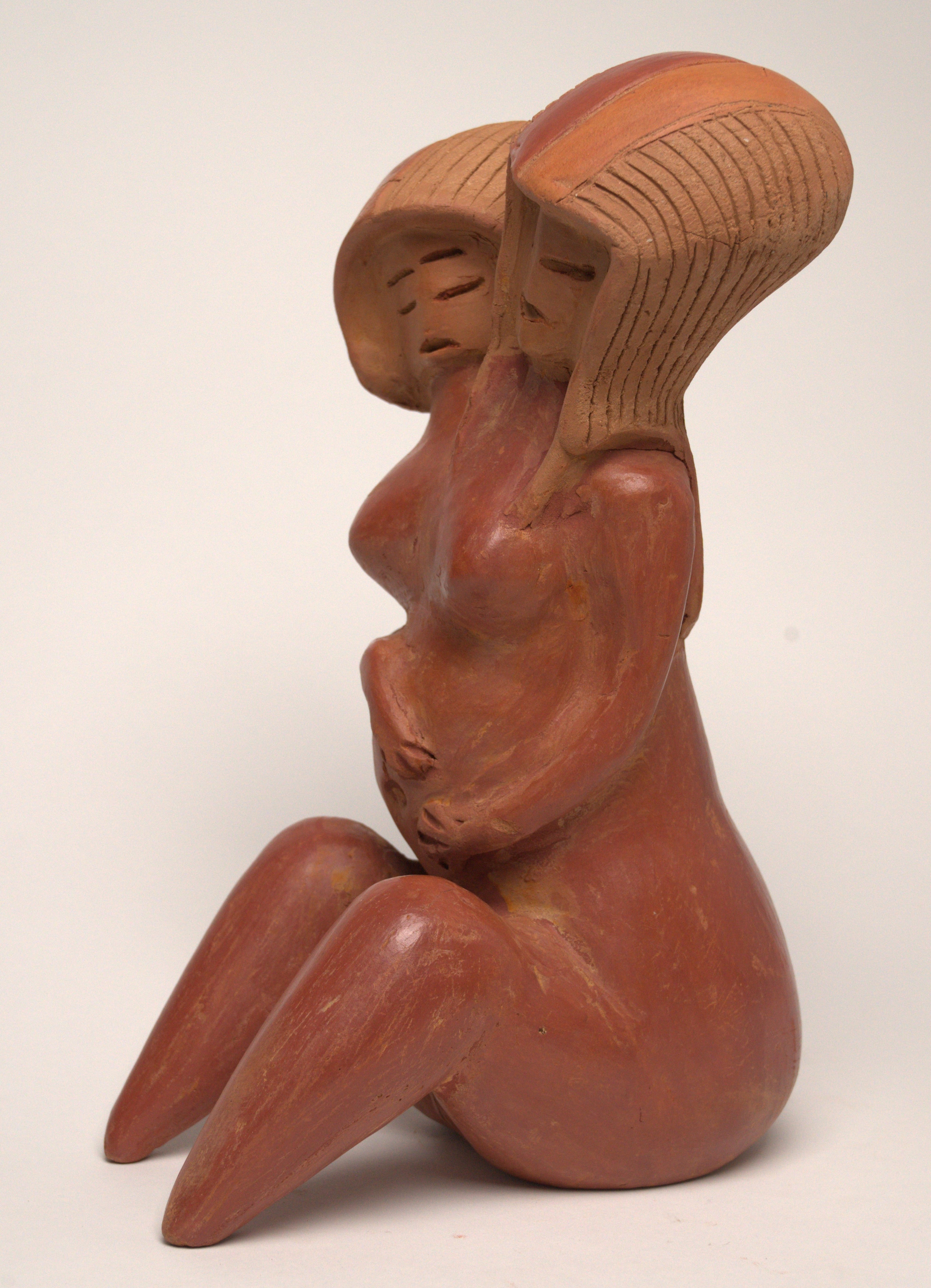 Valdivia de 2 cabezas sentada