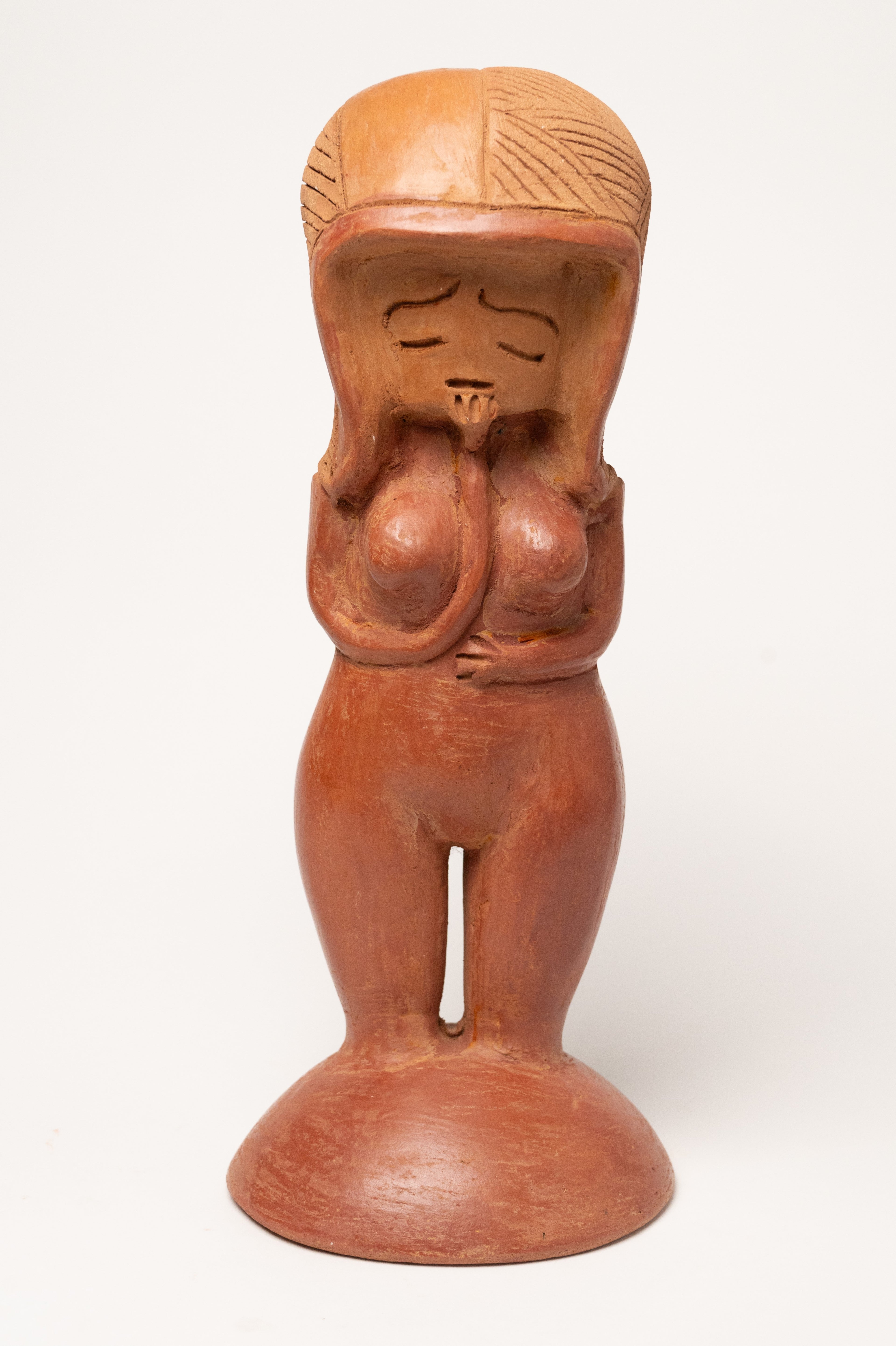 Valdivia parada con base