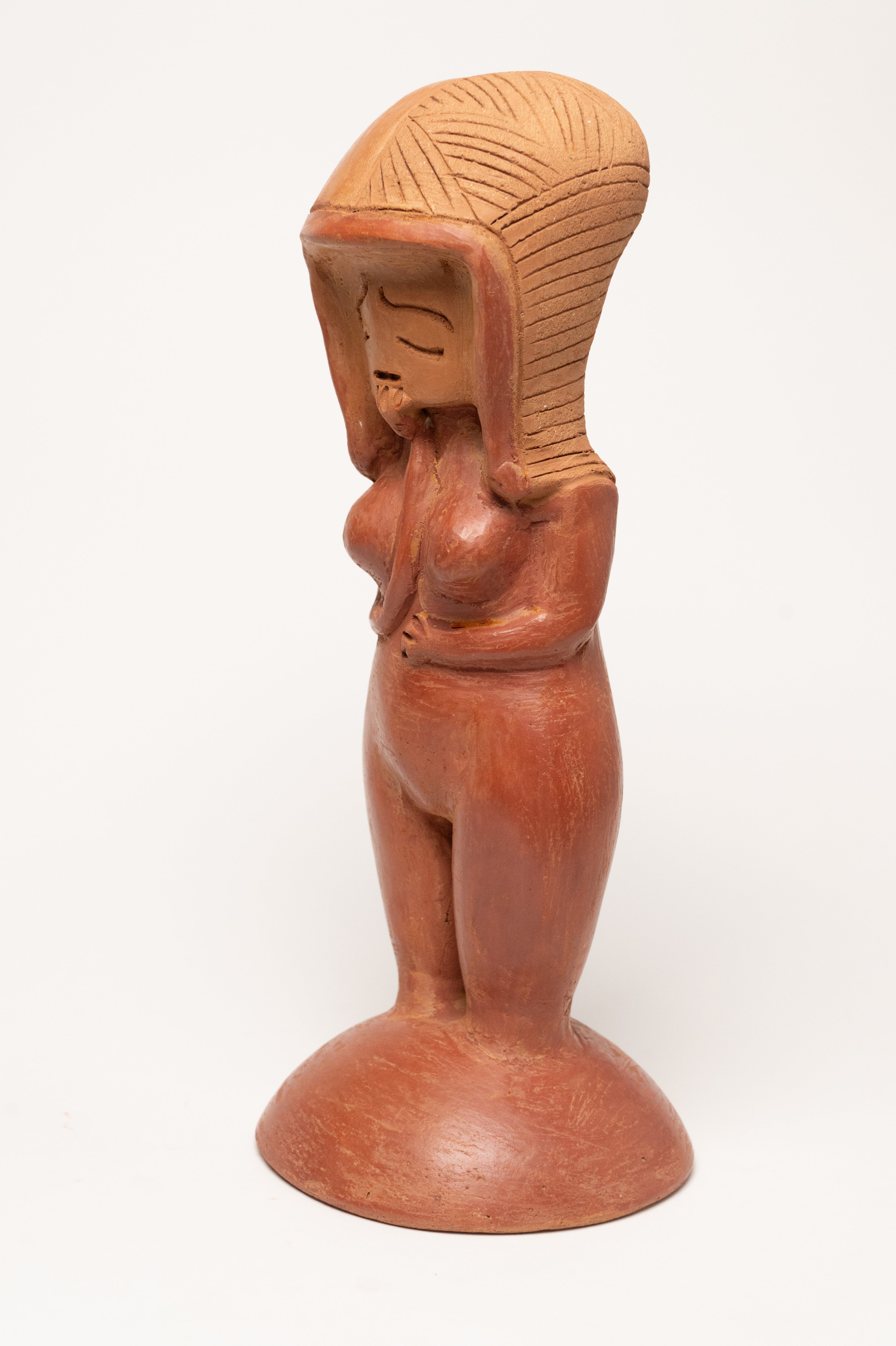 Valdivia parada con base